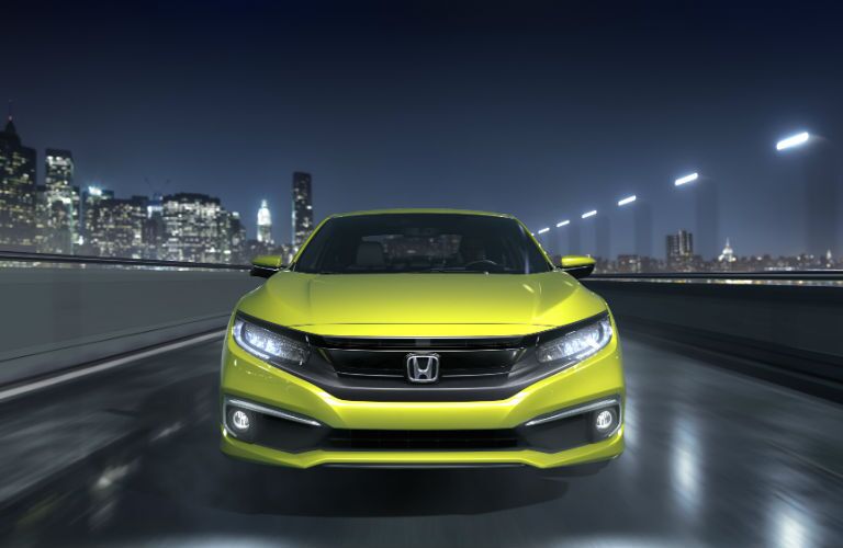 A head-on photo of the 2019 Honda Civic Coupe.