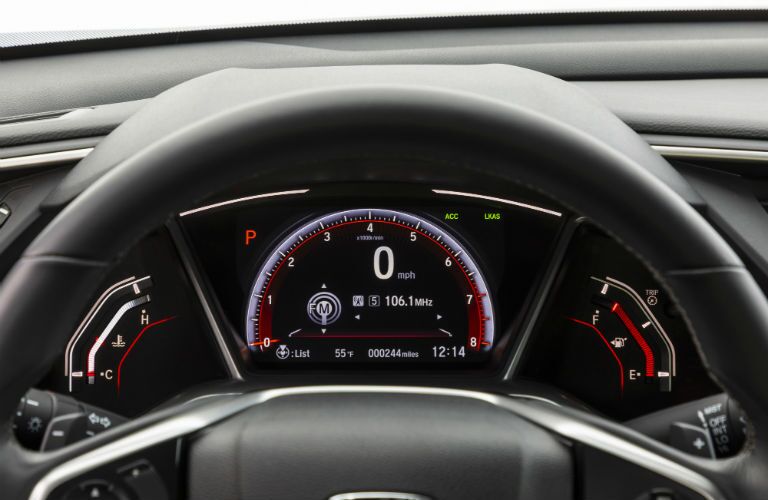 A photo of the center gauge cluster used by the 2020 Civic Coupe.