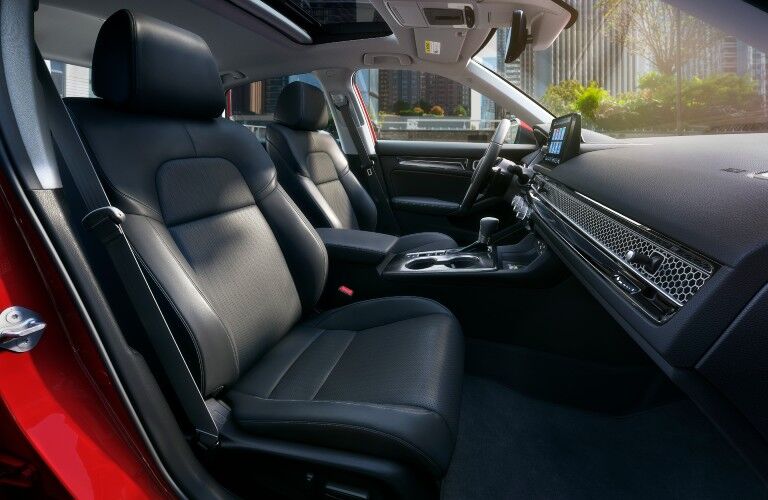 The front seats in the 2022 Honda Civic.