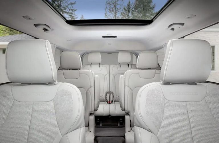 2023 Jeep Grand Cherokee cabin seats