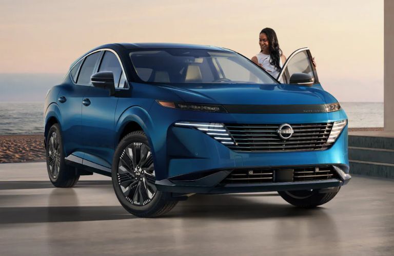 A women opening the door of a 2025 Nissan Murano®