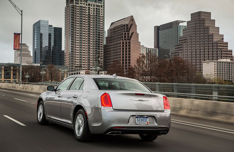 2017 Chrysler 300 has classic luxury sedan lines