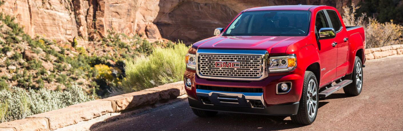 A front left quarter photo of the 2018 GMC Canyon parked on the side of the road.