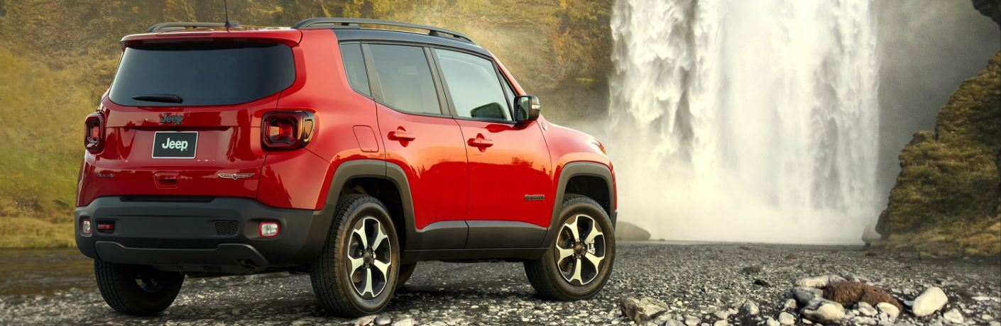 A rear right quarter photo of the 2019 Jeep Renegade.