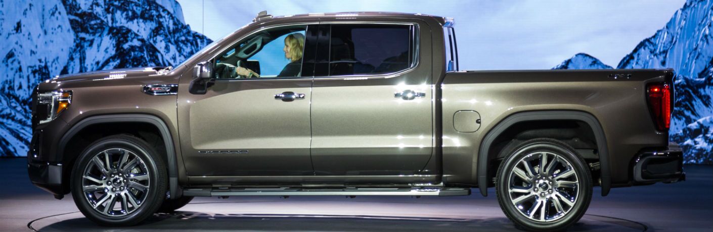 A left profile photo of the 2019 GMC Sierra from its debut presentation in Detroit.