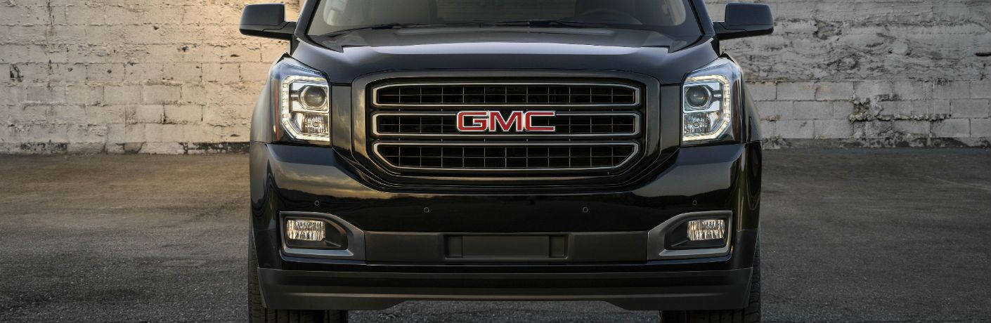 A head-on photo of the grille of the 2019 GMC Yukon Graphite Edition.