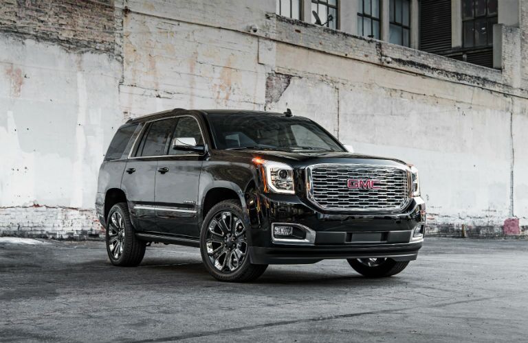 A front right quarter photo of the 2019 Yukon Denali.