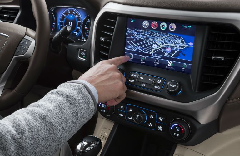 A photo of the infotainment system equipped in the 2018 GMC Acadia.