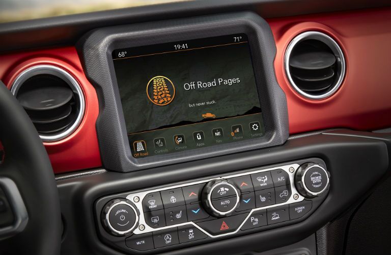 A photo of a touchscreen option available in the 2020 Gladiator.