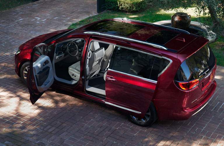 An overhead photo of a 2018 Chrysler Pacifica with its doors open
