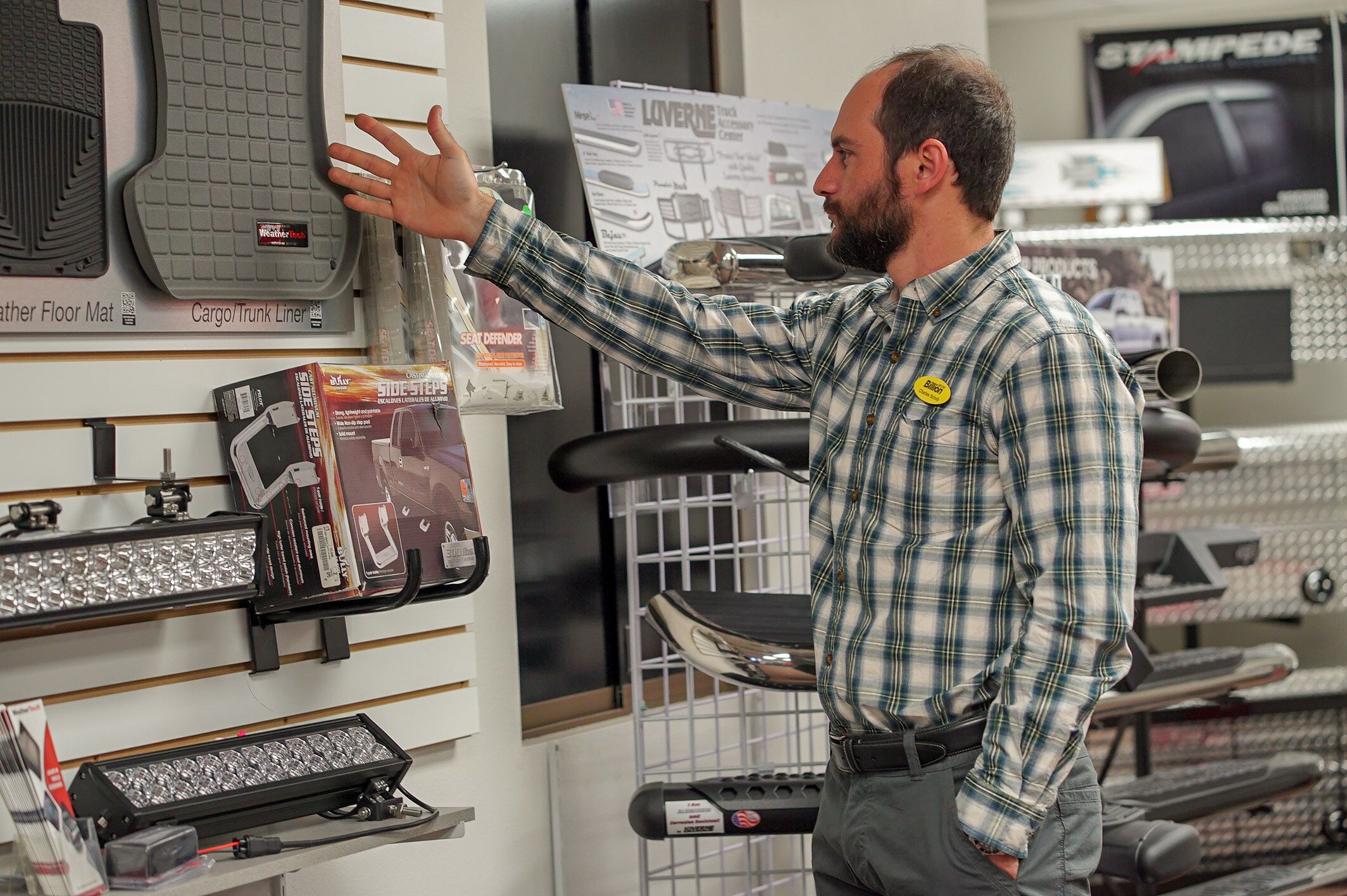 A photo of an accessories sales consultant.