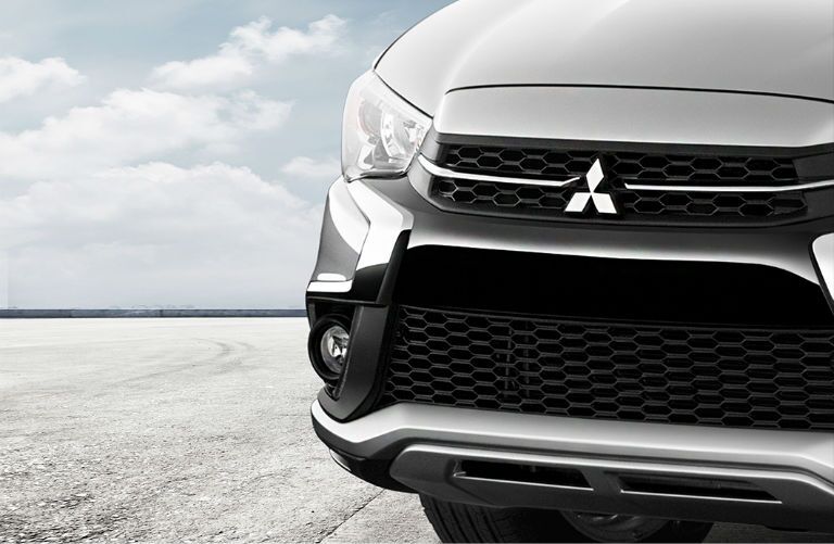Front grille and headlights of 2019 Mitsubishi Outlander Sport