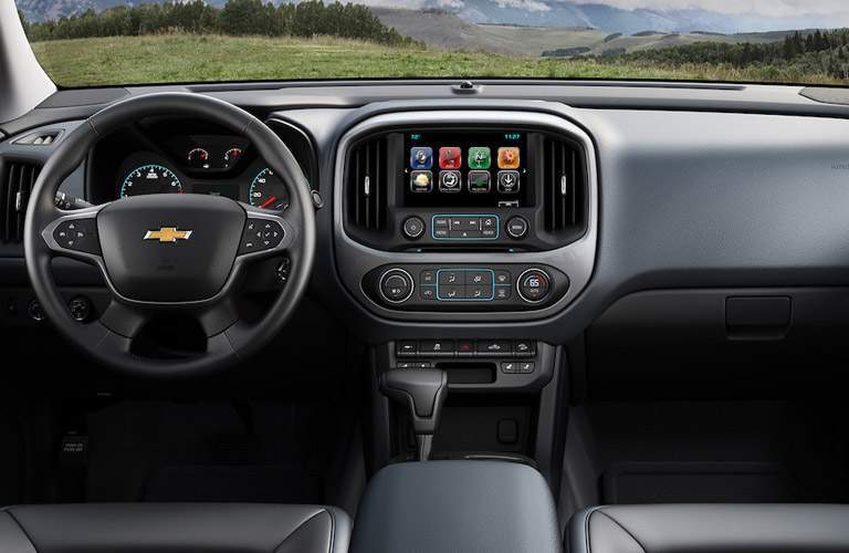 2018 Chevy Colorado infotainment screen and steering wheel