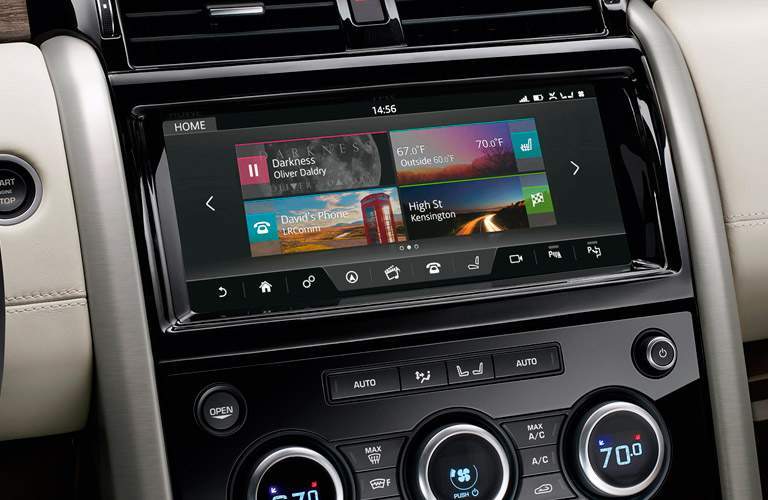 2017 Land Rover Discovery tech features