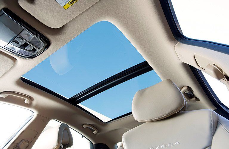hyundai azera with a sunroof
