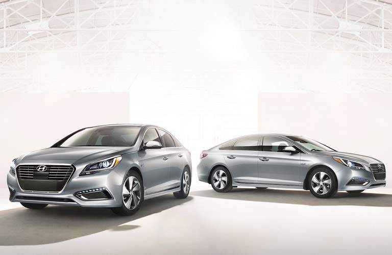 hyundai sonata hybrid in silver