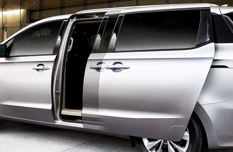 2018 Kia Sedona with side doors sliding open