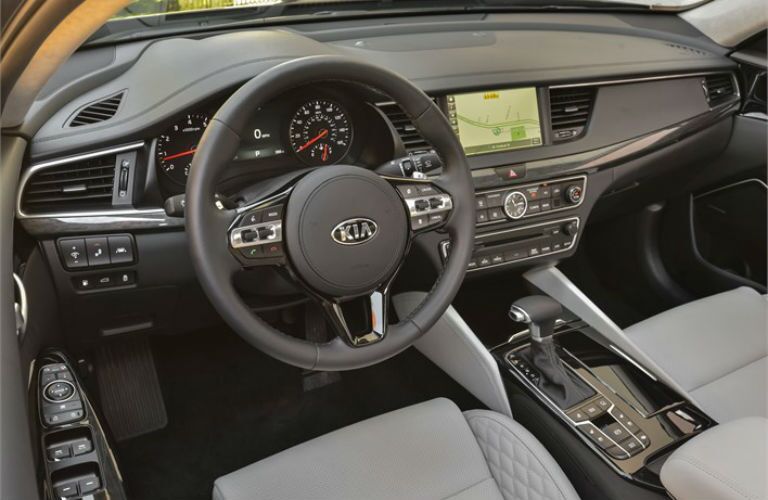dashboard and steering wheel in 2018 kia cadenza
