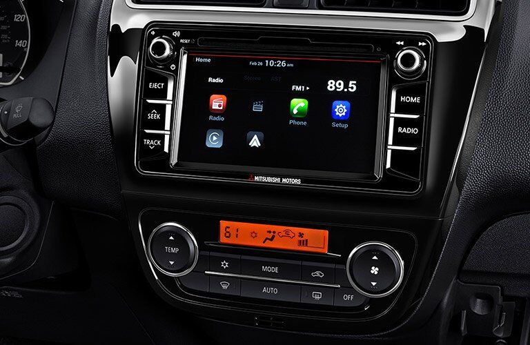 El sistema de infotainment en el 2017 Mitsubishi Mirage G4