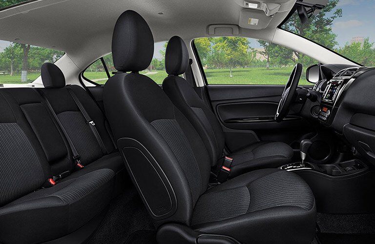 El asiento interior al 2017 Mitsubishi Mirage G4