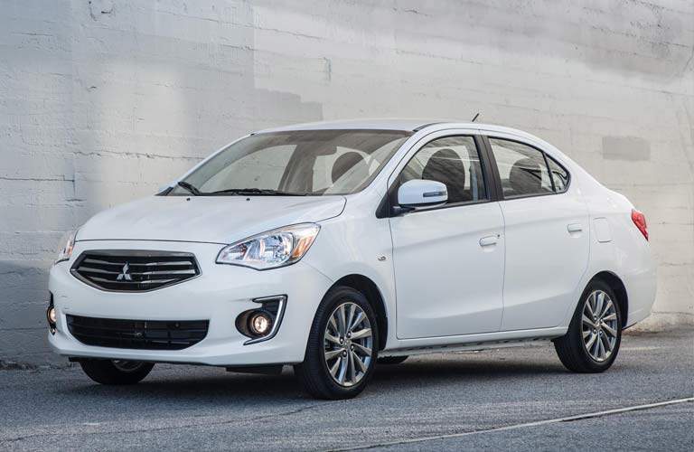 Mitsubishi Mirage G4 en blanco