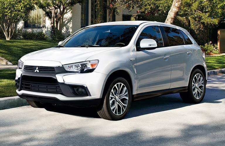 Mitsubishi Outlander Sport en blanco