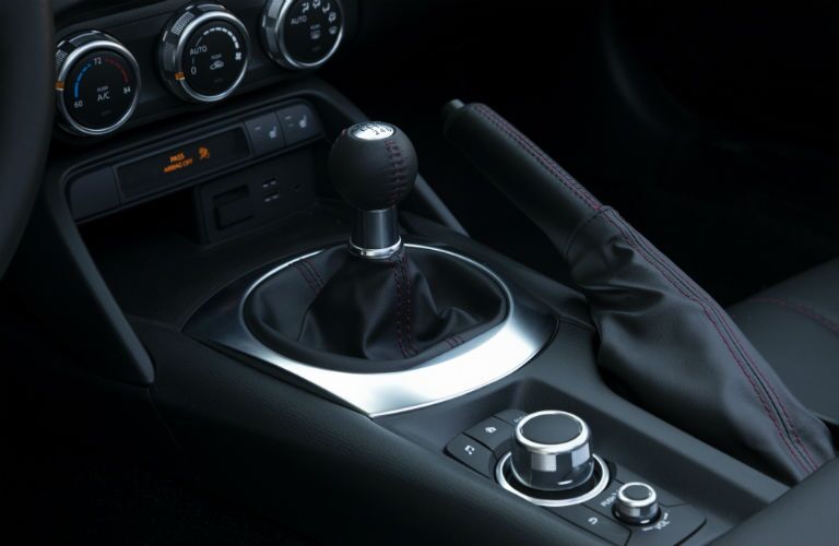 Gear shift in 2019 Mazda MX-5 Miata
