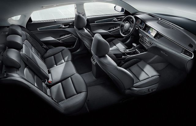 2018 Kia Cadenza Interior | Bert Ogden Mission Kia