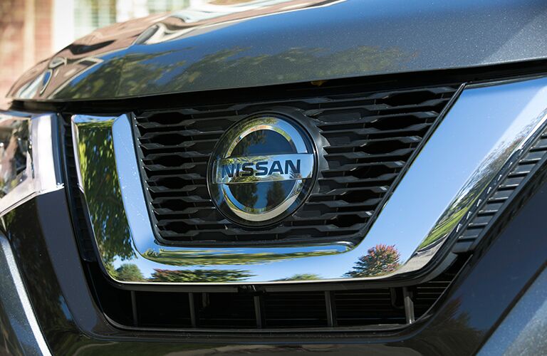 2018 Nissan Rogue grille