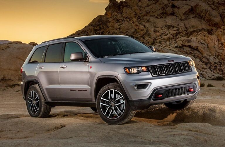 2019 Jeep Grand Cherokee front quarter view