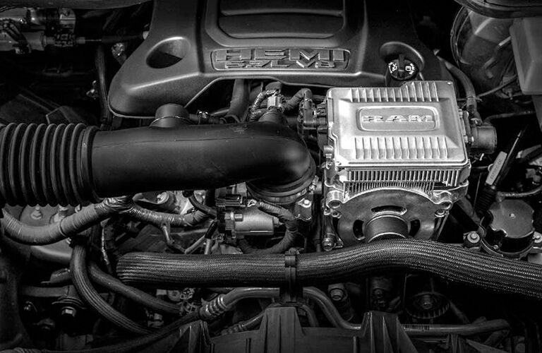 clsoe up of 2019 ram 1500 5.7-liter HEMI v8 engine