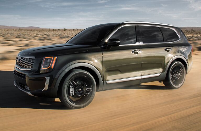 Kia Telluride driving on a dirt road