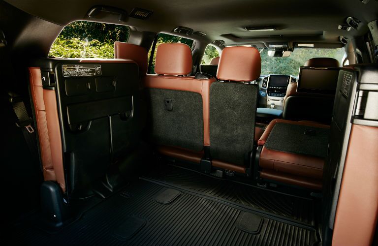 A photo showing one of the interior configurations of the 2018 Land Cruiser.