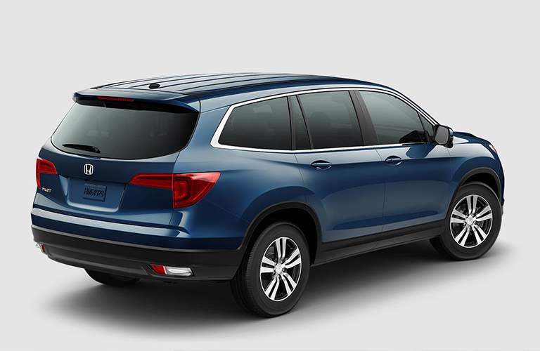 View of the 2017 Honda Pilot EX-L from the side