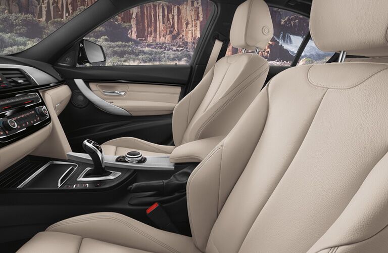 Front seats of the 2018 BMW 3-Series