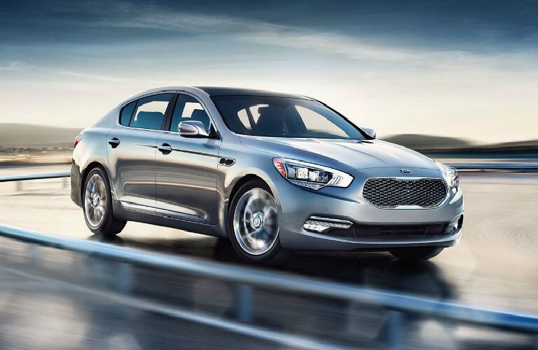 Kia K900 exterior silver spinning wheels while turning for sale in schenectady new york
