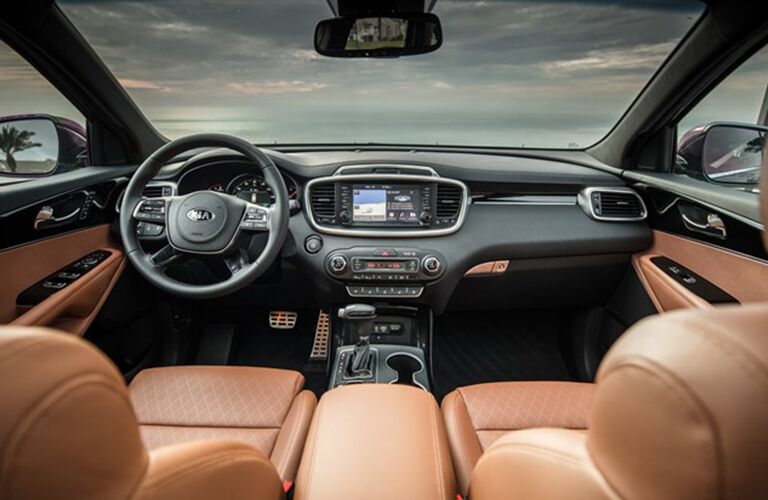 2019 Kia Sorento dash and wheel