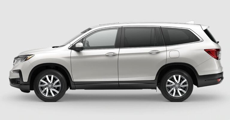 2019 Honda Pilot EX-L white side view
