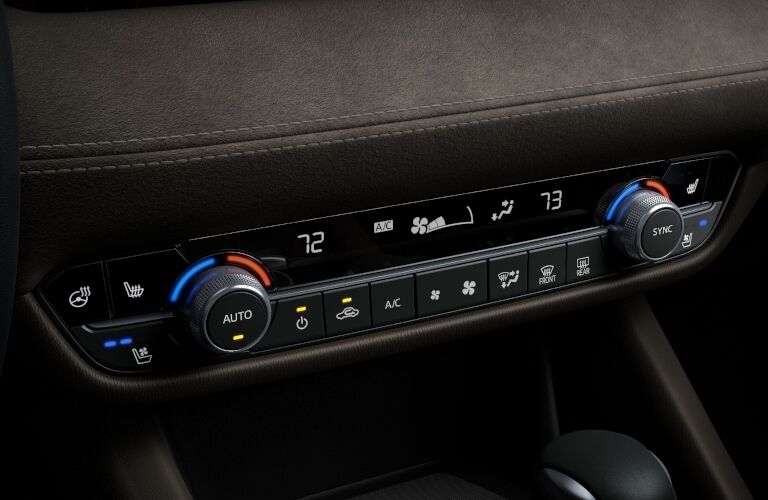 2019 Mazda6 dual-zone automatic climate control