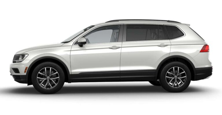 2019 Volkswagen Tiguan SE white side view