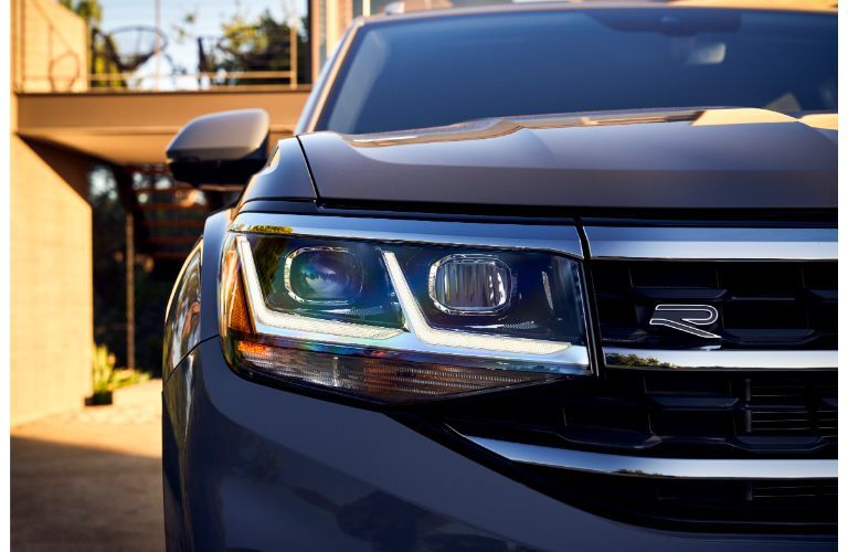 2020 VW Atlas Cross Sport grille close up