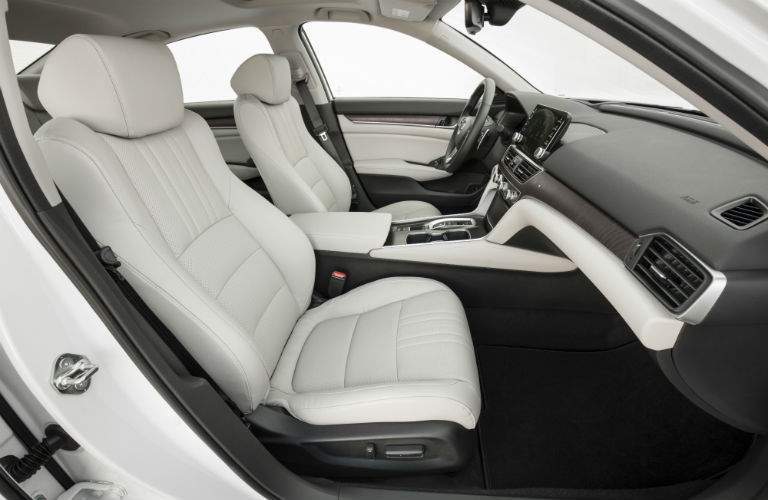 side view off the 2018 Honda Accord front interior