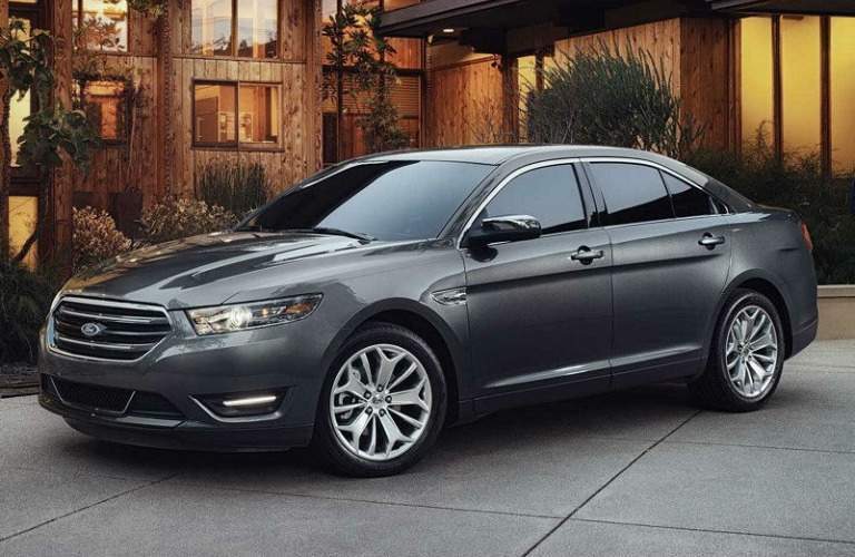 2018 Ford Taurus gray side view