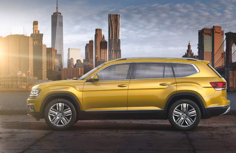 Side view of 2018 Volkswagen Atlas with city background