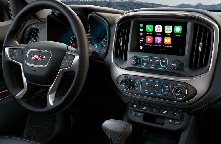 2018 GMC Canyon dash and infotainment system