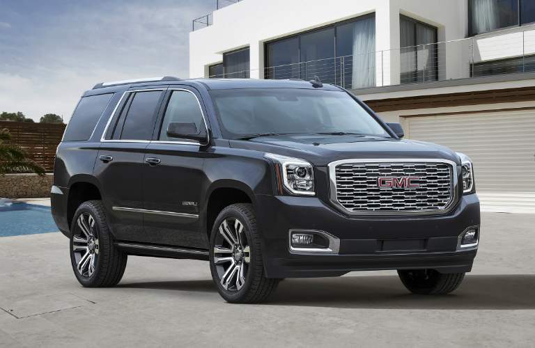 2018 GMC Yukon side view black
