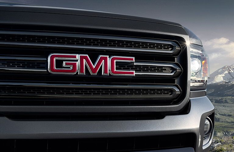 2019 GMC Canyon grille up close