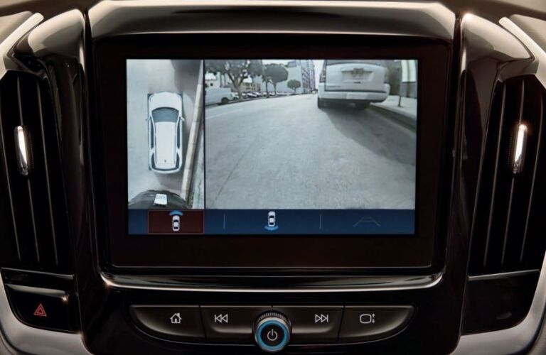 2019 Chevy Traverse Surround Vision infotainment screen