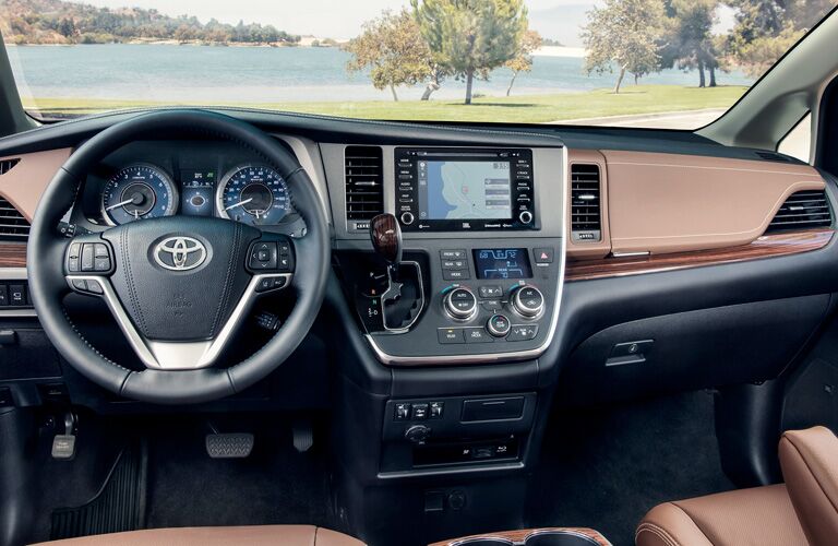 2019 Toyota Sienna Driver-Seat View of Front Cabin