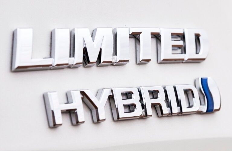 A photo of the hybrid badge used by the 2021 Toyota Sienna.